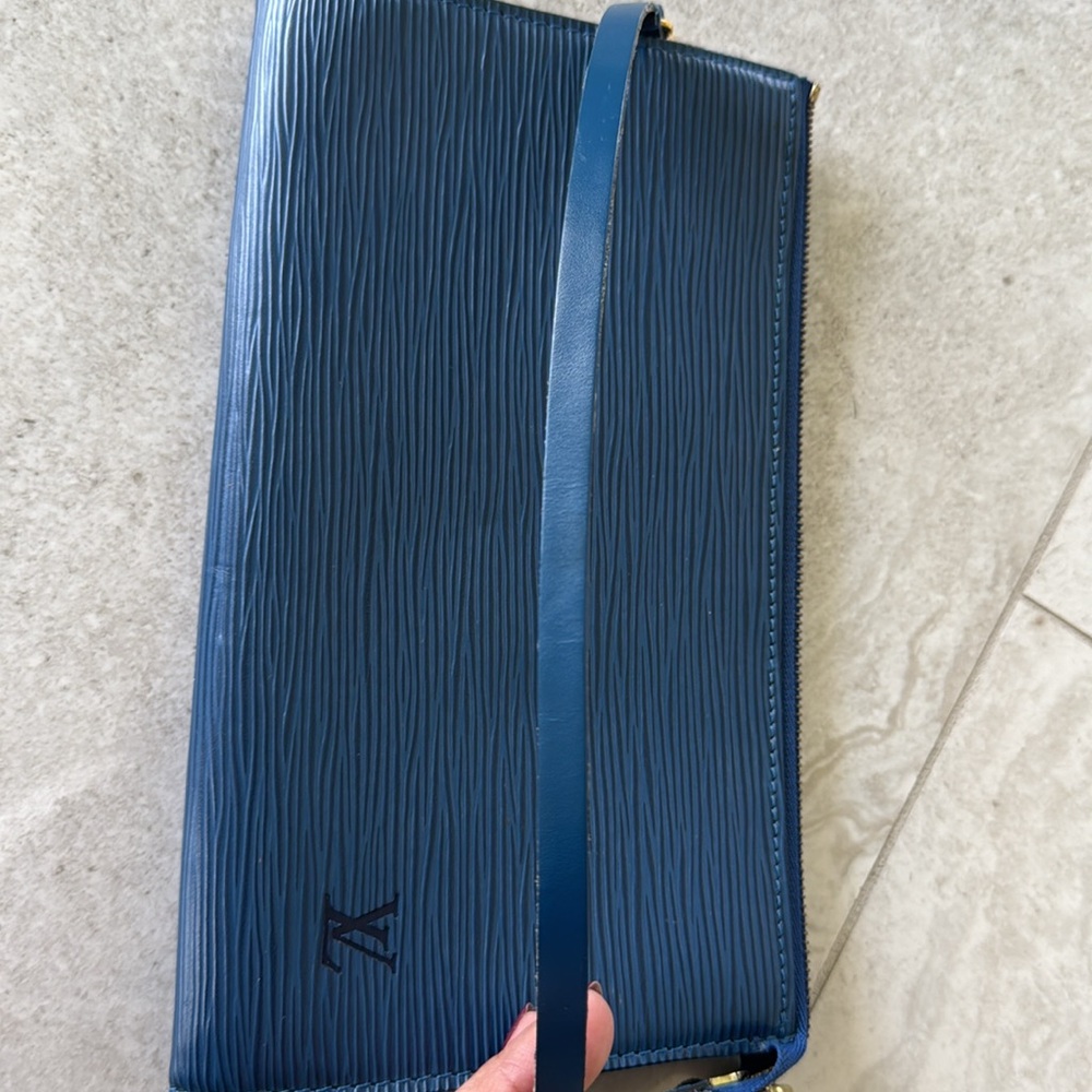 Louis Vuitton
Epi Pochette bag Vintage - Picture 10 of 10